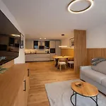 Panorama Zillertal - Design Loft With Terrace & Mountain View בית נופש Schwentlberg
